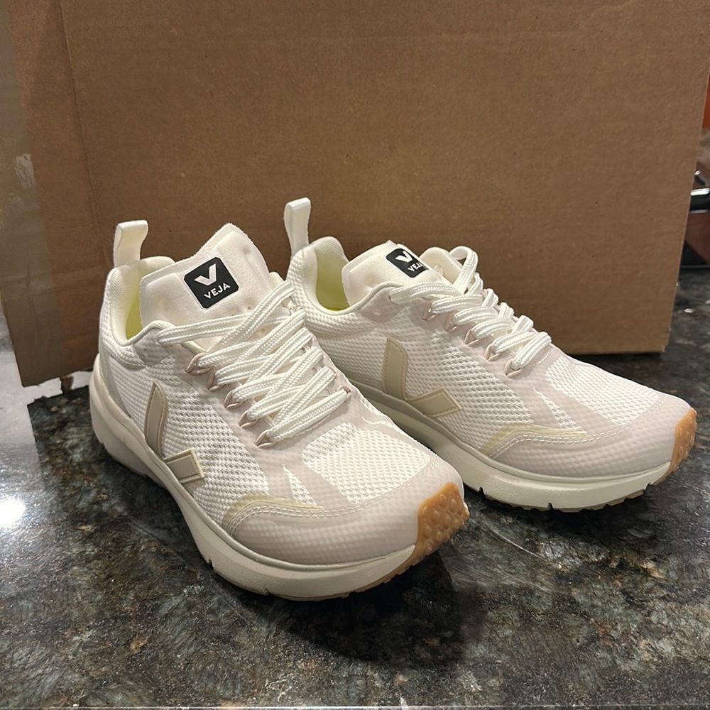 Veja Condor in White Pierre